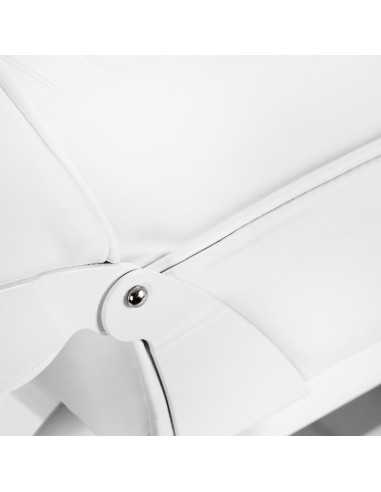 557A Kosmetikstuhl mit weißen Toilettenschüsseln