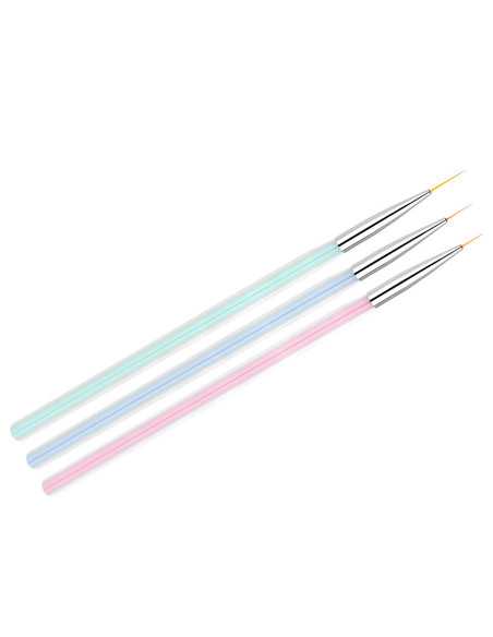 Un ensemble de pinceaux pour décorer 3 pièces de couleur claire 