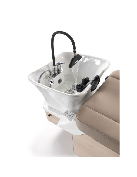 Rubinetto a Cascata Miscelatore - Eleganza e Funzionalità per il Salotto