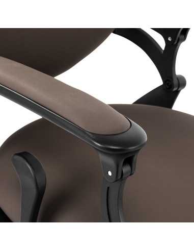 GIULIANO Caffè Friseurstuhl – Vintage Braun & handwerkliche Wärme