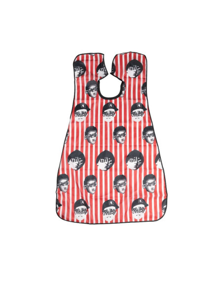 A frase "Peleryna fryzjerska j-52" está em polonês, não em francês. Em português, seria "Capa de cabeleireiro j-52".