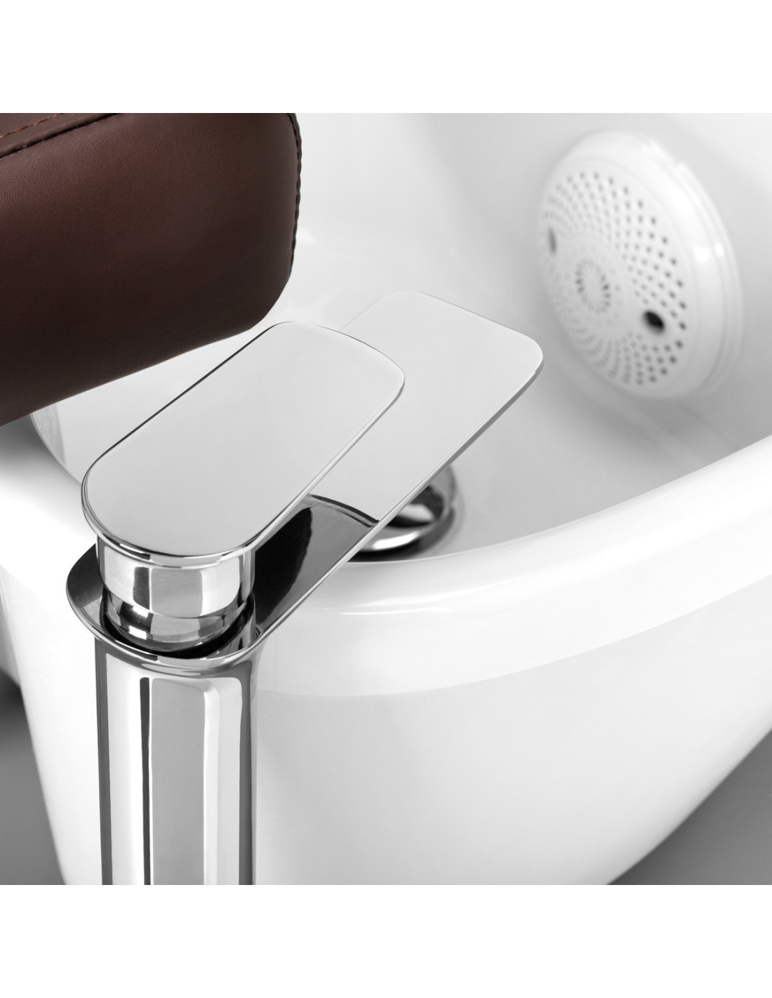 FOTEL SPA DO PEDICURE AZZURRO 016C BRĄZOWY Z MASAŻEM PLECÓW I HYDROMASAŻEM  