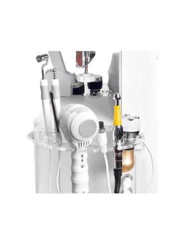 Un set di poltrona 210 + combinare 27in1 + sgabello 304