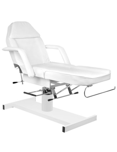 Un set di poltrona 210 + combinare 27in1 + sgabello 304