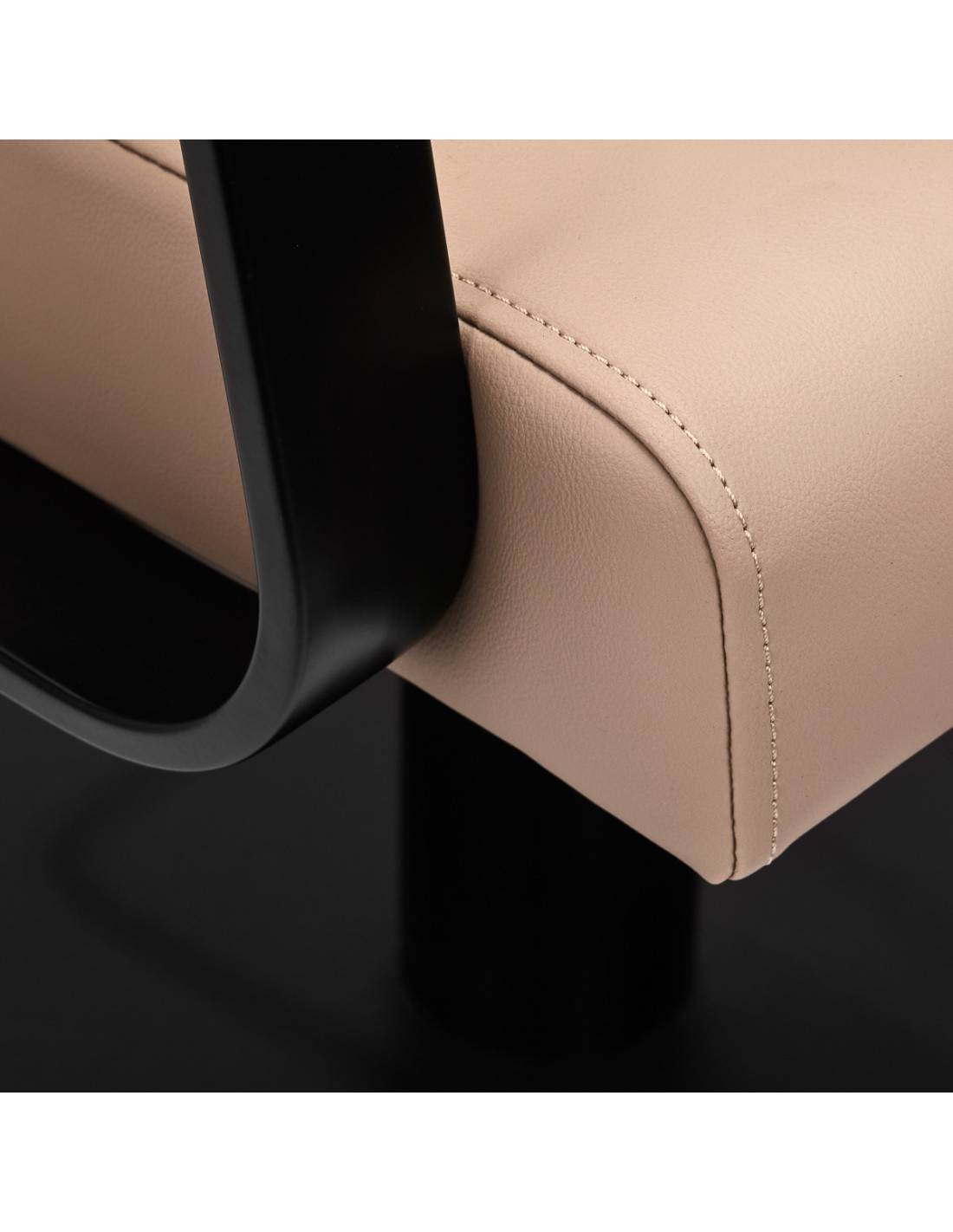 Gabbiano Porto black and beige hairdressing chair {attributes}