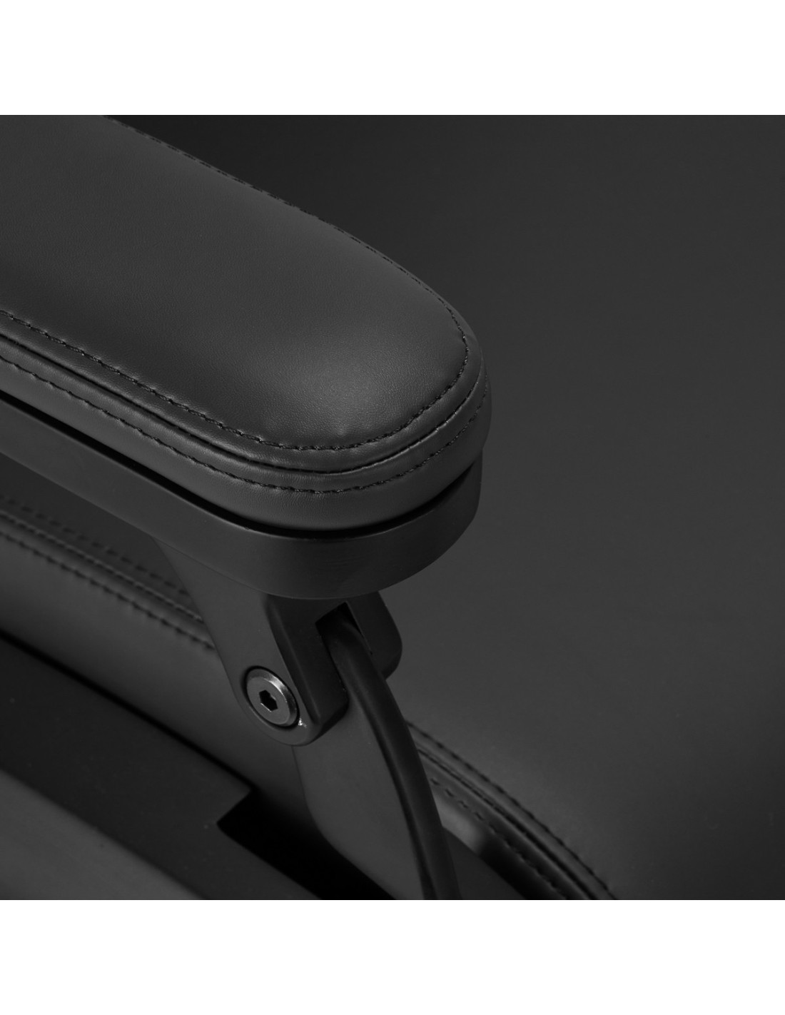 Schwarzer elektrischer Friseurstuhl mit hochpräzisen motorisierten Einstellungen