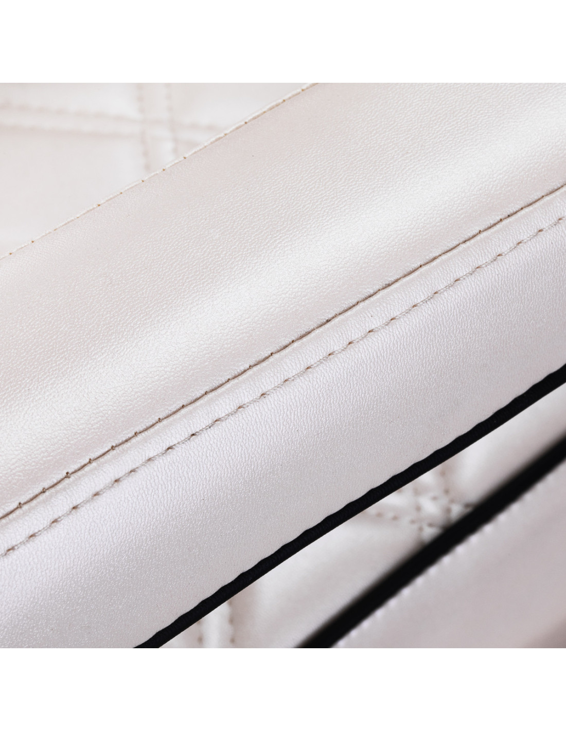 Silla de barbero Eleganzo en blanco perla: diseño puro y comodidad profesional