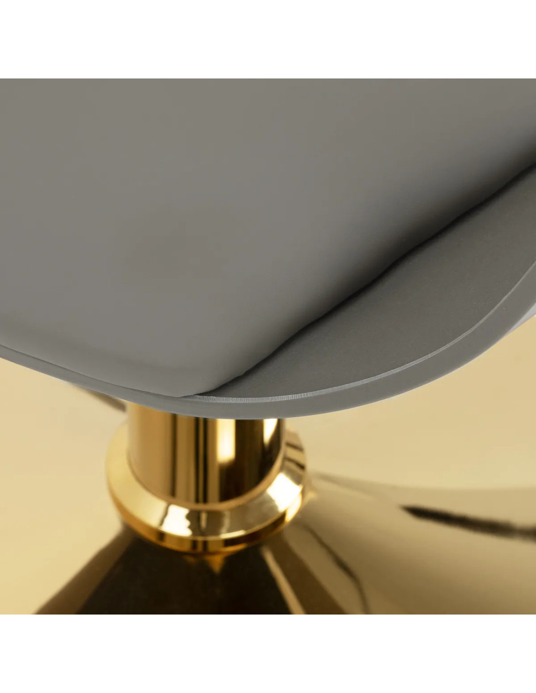 Poltrona da parrucchiere ASTORIA, grigio e oro: eleganza professionale e comfort premium
