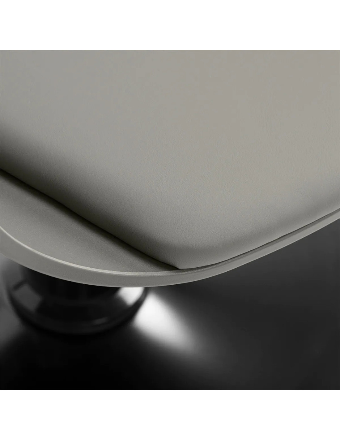 Poltrona da parrucchiere ASTORIA Black Grey: eleganza professionale e comfort premium