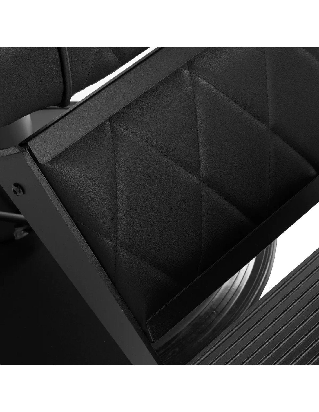 Diamond Black Barber chair – Modern Design & Professional Ergonomics 