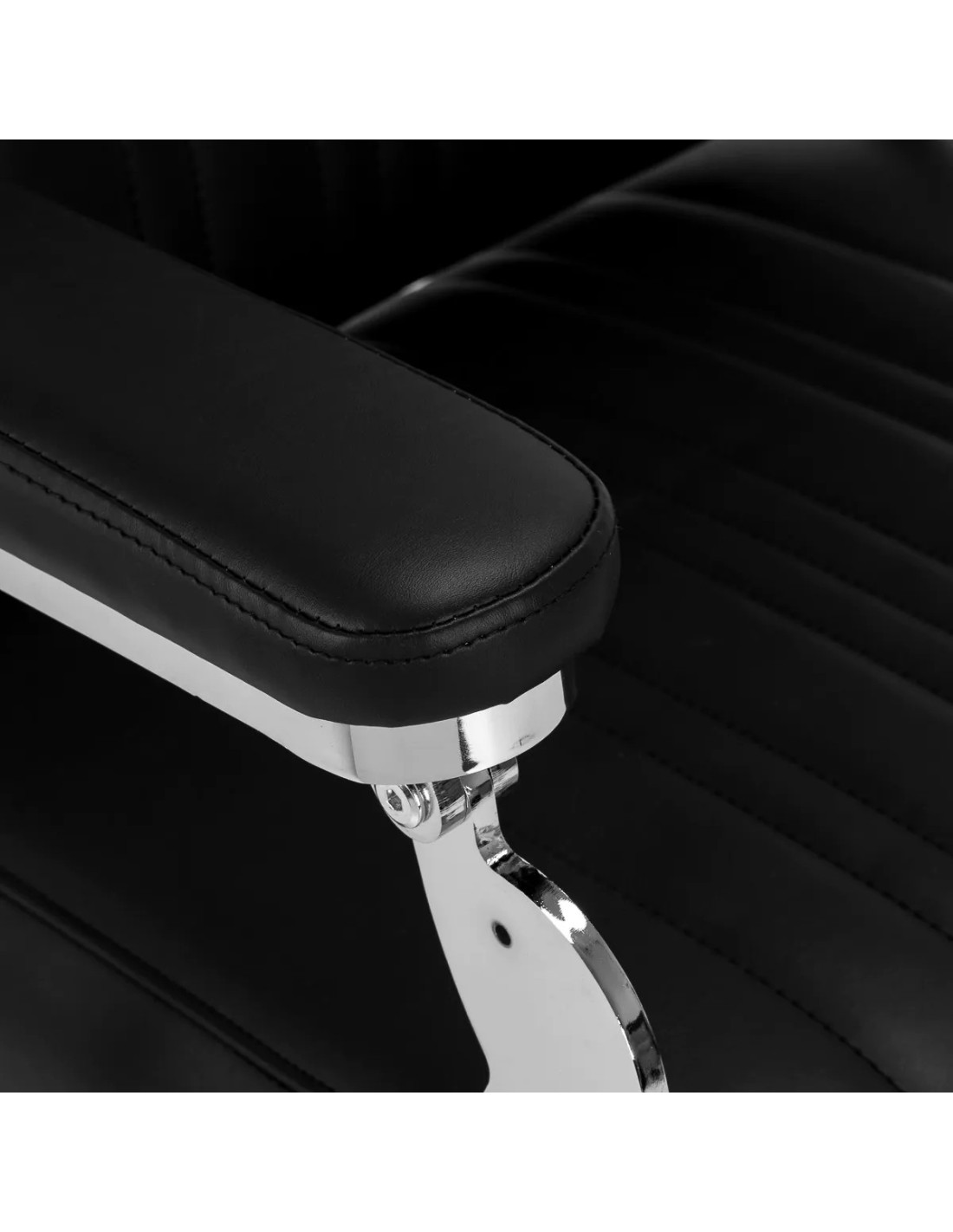 Fotel barberski ALESSANDRO Black – hydrauliczny rozkładany fotel Pro 