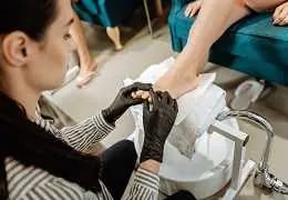 Guide complet de bassines bain de pieds professionnel pédicure