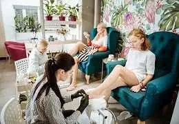 Découvrez notre gamme de bassines pédicure professionnelle pour votre salon de beauté