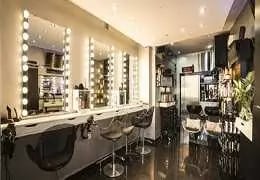 "Les éléments clés pour sélectionner un fauteuil de maquillage fonctionnel et esthétique"