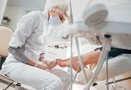 Podologiestühle: Wie wählen Sie den richtigen für Ihre Pediküre-Klientel aus?