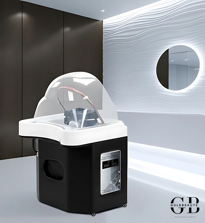 ZenFlow Head Spa zwart-witte kuip met transparante koepel, professionele apparatuur voor ontspannende haarverzorgingen en hoofdhuidmassages in de salon.