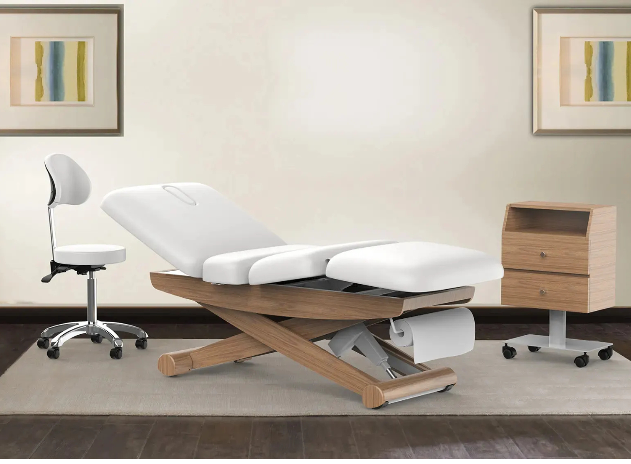 Table de massage électrique Livia à 3 moteurs, design élégant en bois clair et sellerie blanche haut de gamme. Conçue pour instituts de beauté, spas et centres de bien-être, elle offre un confort absolu grâce à ses réglages motorisés précis de la hauteur, du dossier et du repose-jambes. Ce mobilier professionnel optimise l’ergonomie des soins visage et corps, garantissant relaxation et efficacité. Présentée en showroom/exposition, la table Livia incarne la qualité et l’innovation pour les esthéticiennes et praticiens exigeants.