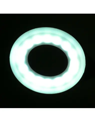 Lampe annulaire LED serpent sur le bureau blanc